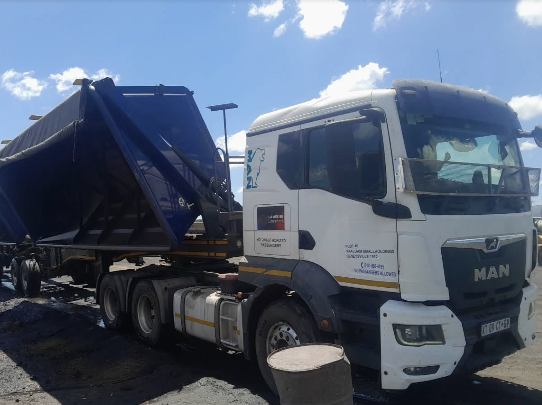 R511 Truck Wash & Stop Logo