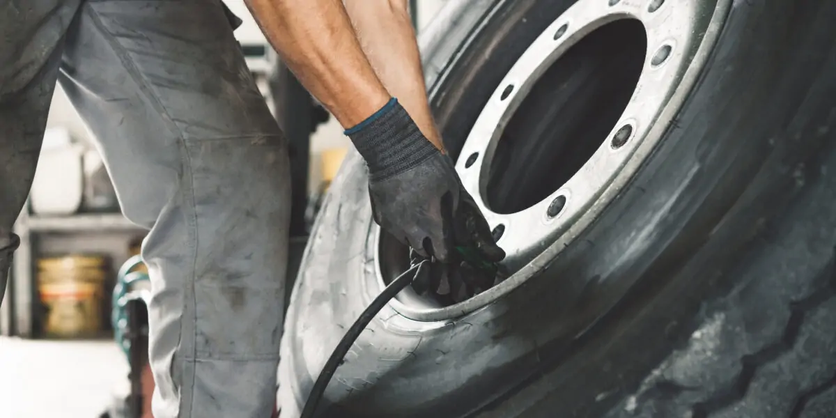Tyre & Exhaust Repair Centre Logo